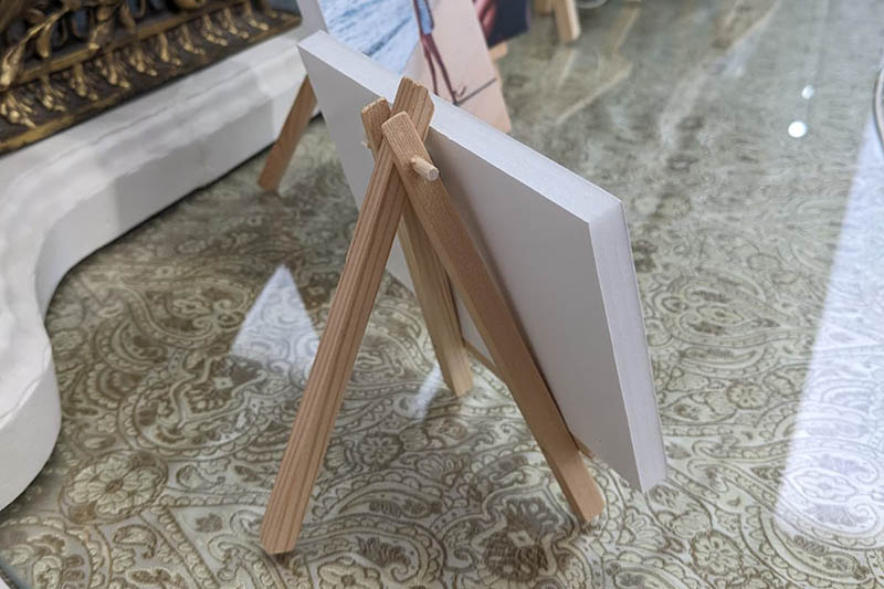 Caballete de madera para panel espumado de sobremesa